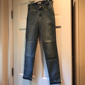 Wrangler Skinny Jeans Size 27 but fit like a 26
